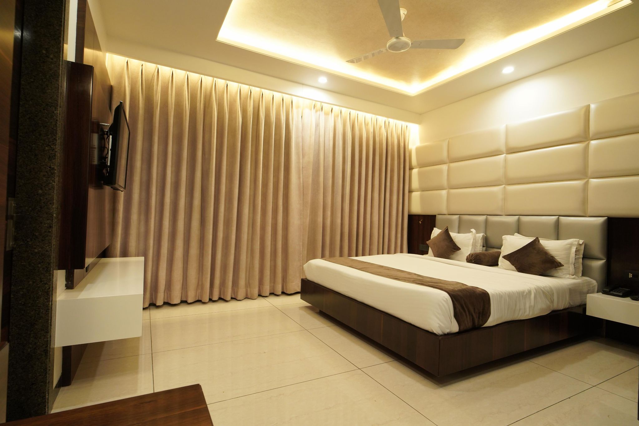 Love Kush Hotel Super Deluxe Room 4