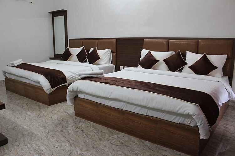 TWIN DOUBLE BED ROOM
