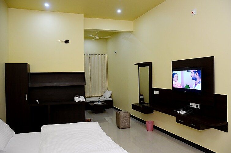 Chitrakoot Garden and Resorts SUPERIOR AC ROOM (GARDEN & FOREST VIEW) 4