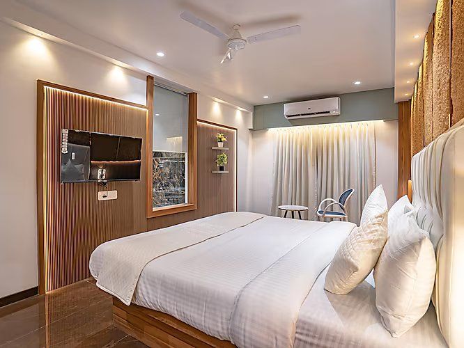 Suite Room with Bathtub