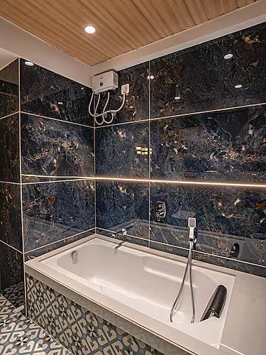 Suite Room with Bathtub