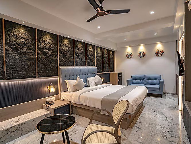 Suite Room with Bathtub