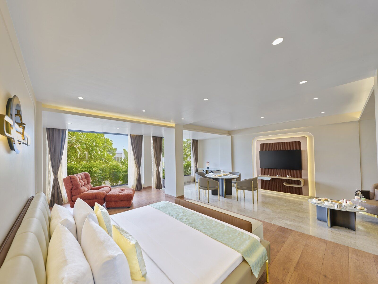 Empire By Zuper Azalea Room With Lawn or Pool View 2