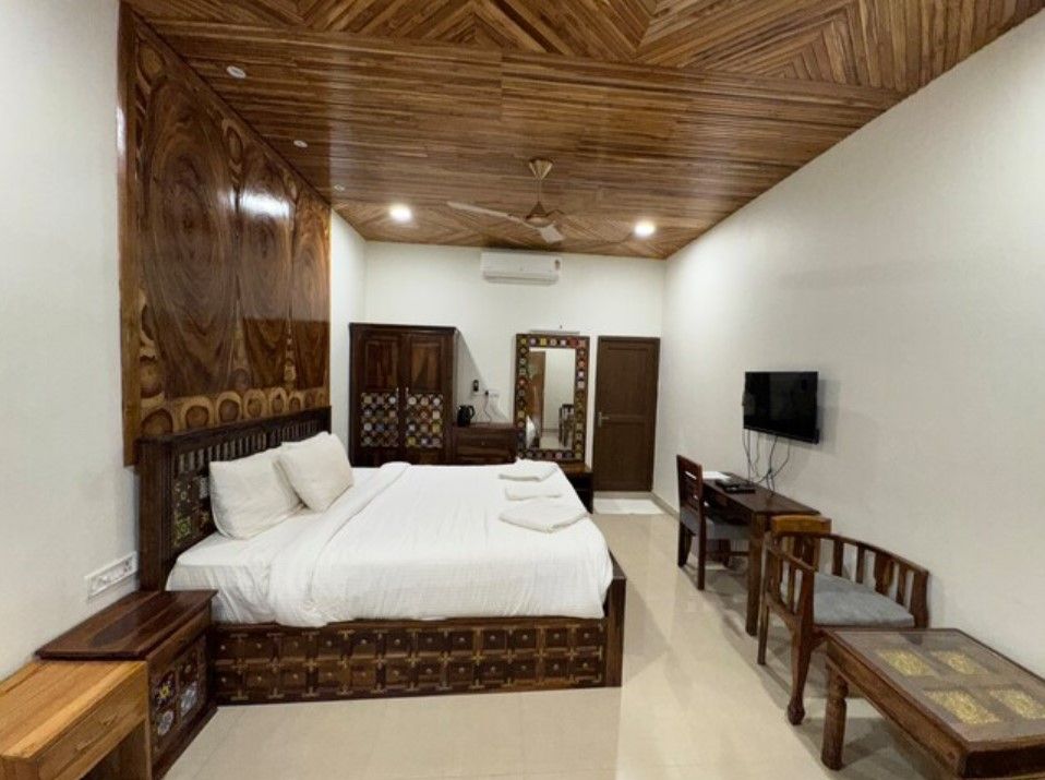 Deluxe Room with AC and Wifi