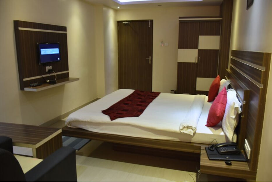 Saraswati Super Deluxe AC room