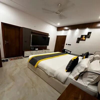 The Crown Prince Deluxe Twin Bed Room 6