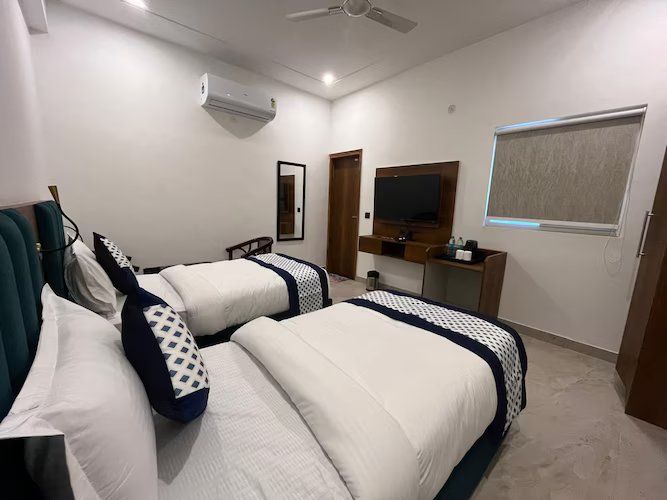 The Crown Prince Deluxe Twin Bed Room