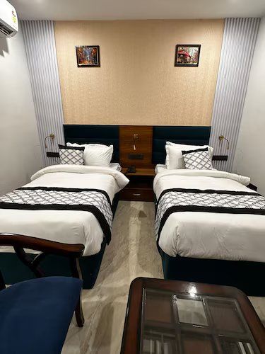 The Crown Prince Deluxe Twin Bed Room 4
