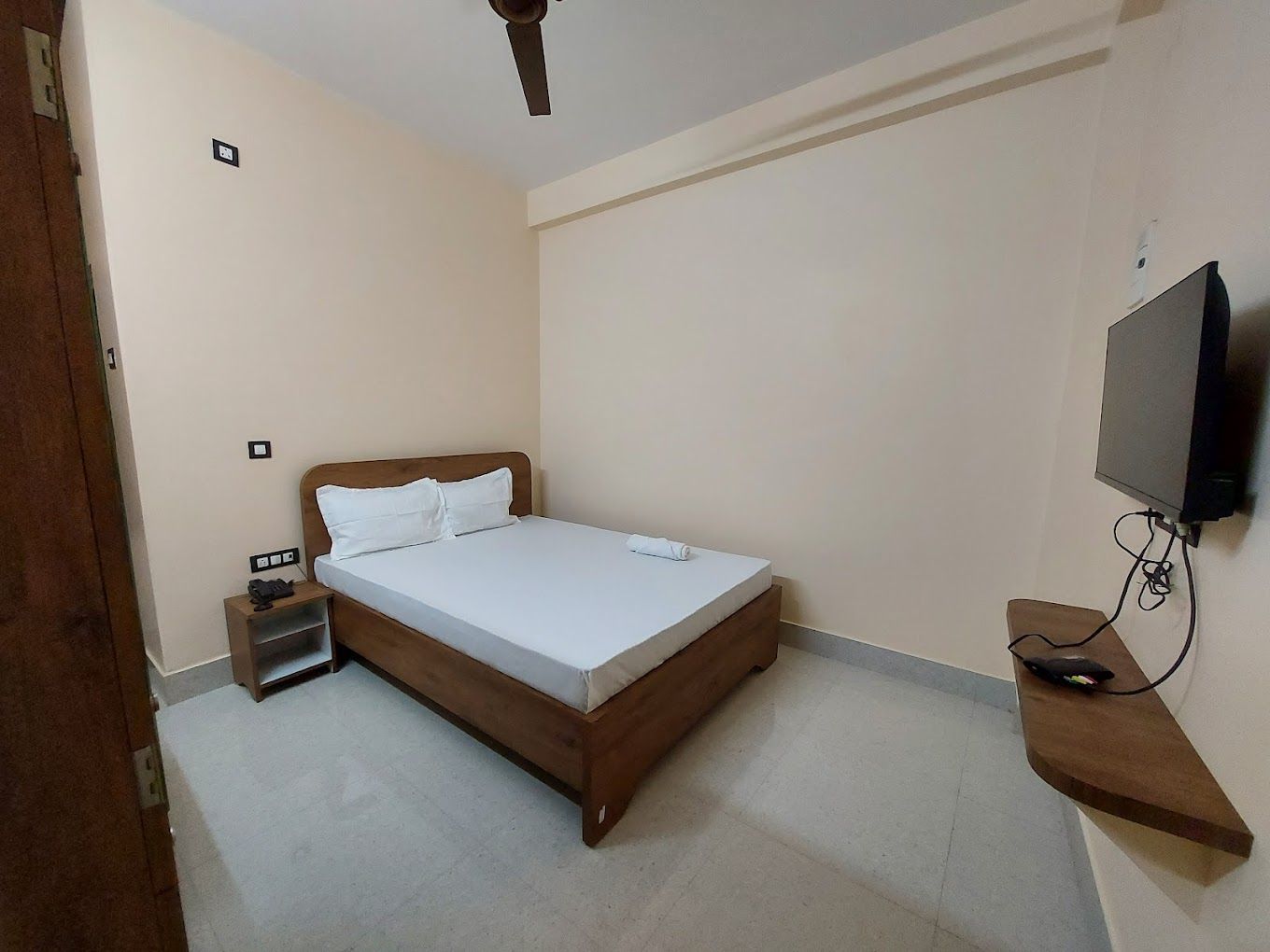 Deluxe Double Room Non AC