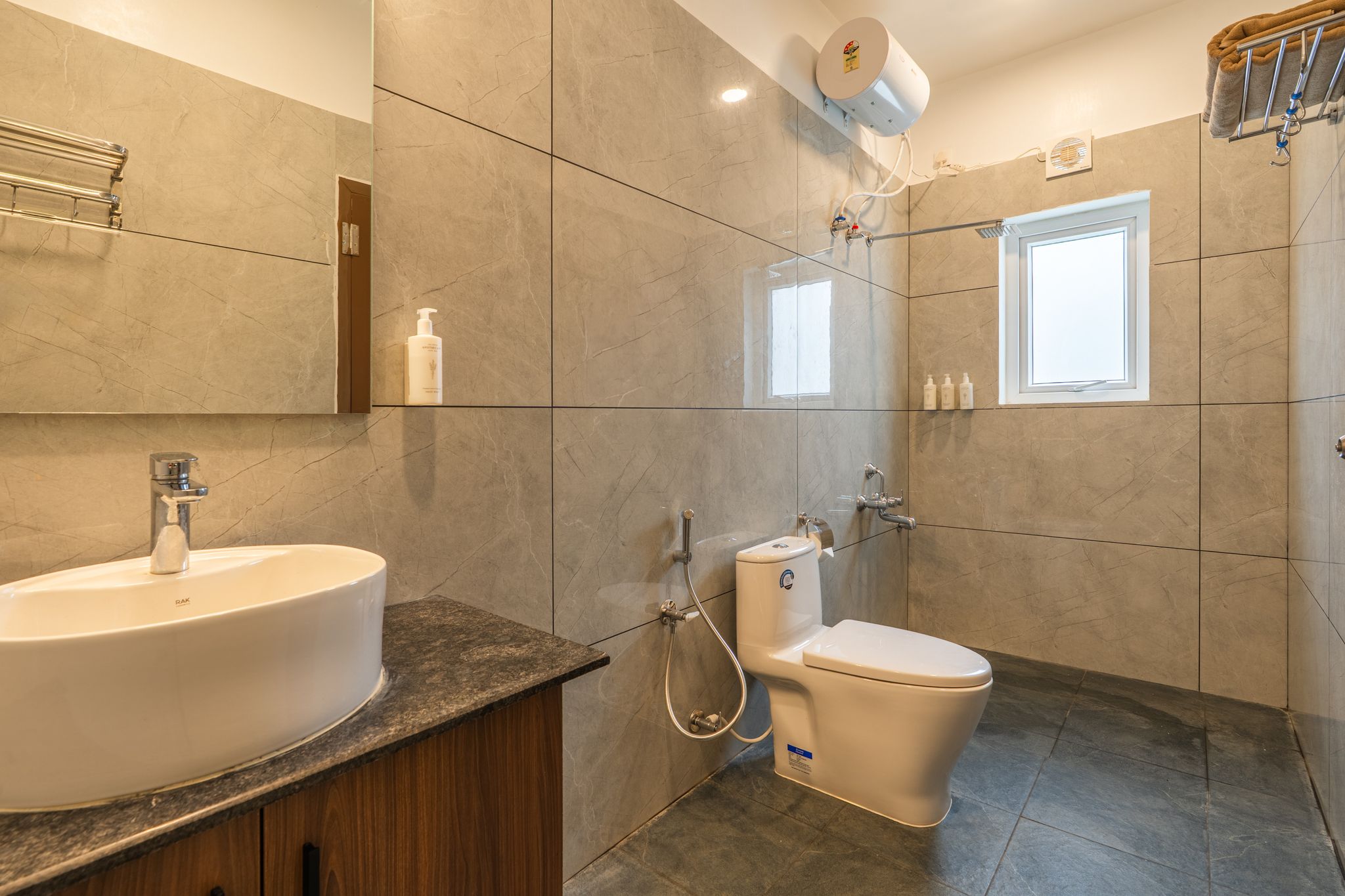 The Hosteller Kodaikanal Deluxe Double Room with Balcony 7