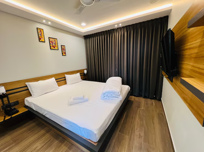 DELUXE DOUBLE ROOM