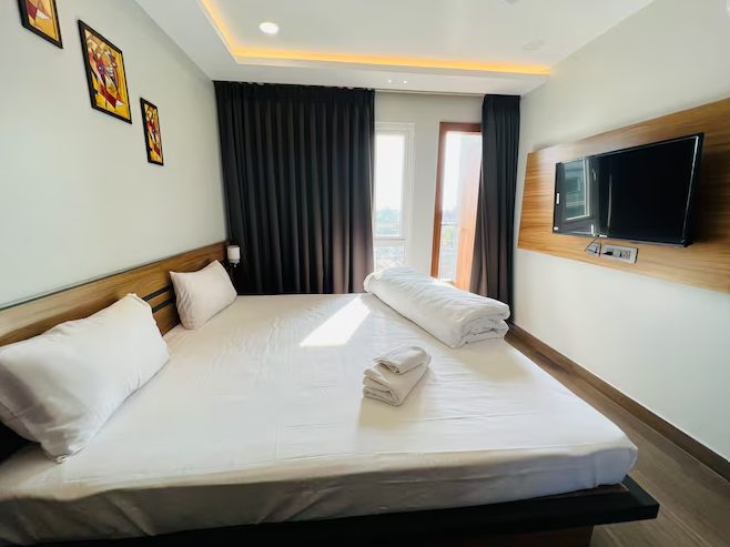 DELUXE ROOM WITH BALCONY