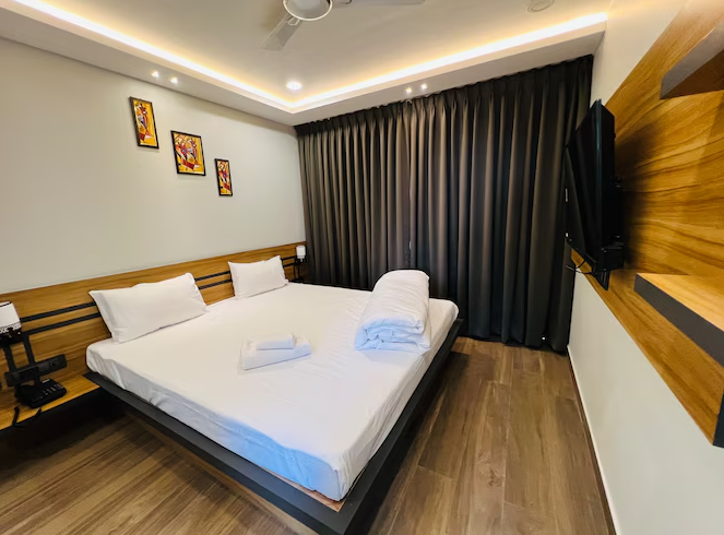 DELUXE ROOM WITH BALCONY