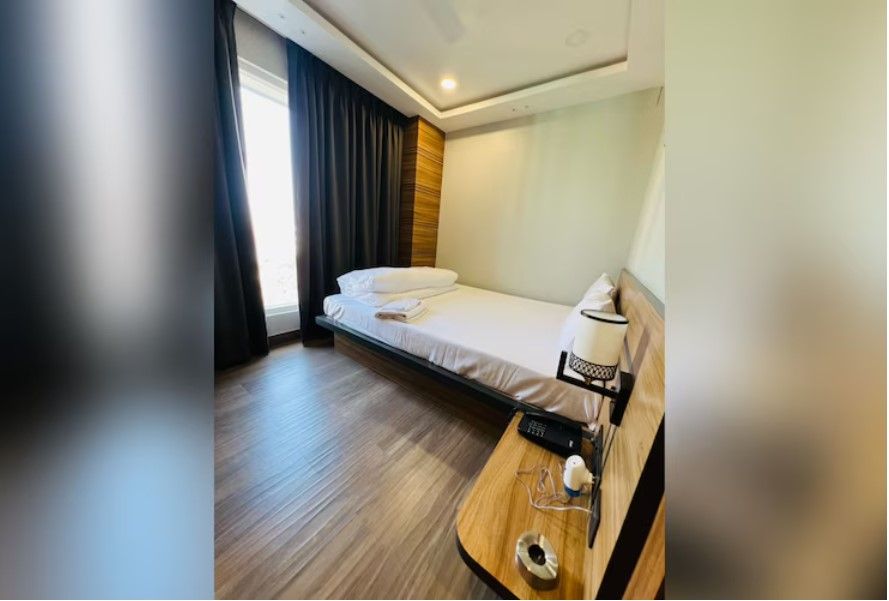 HOTEL ROYAL VANILLA AND BANQUET BUDGET DOUBLE ROOM 3