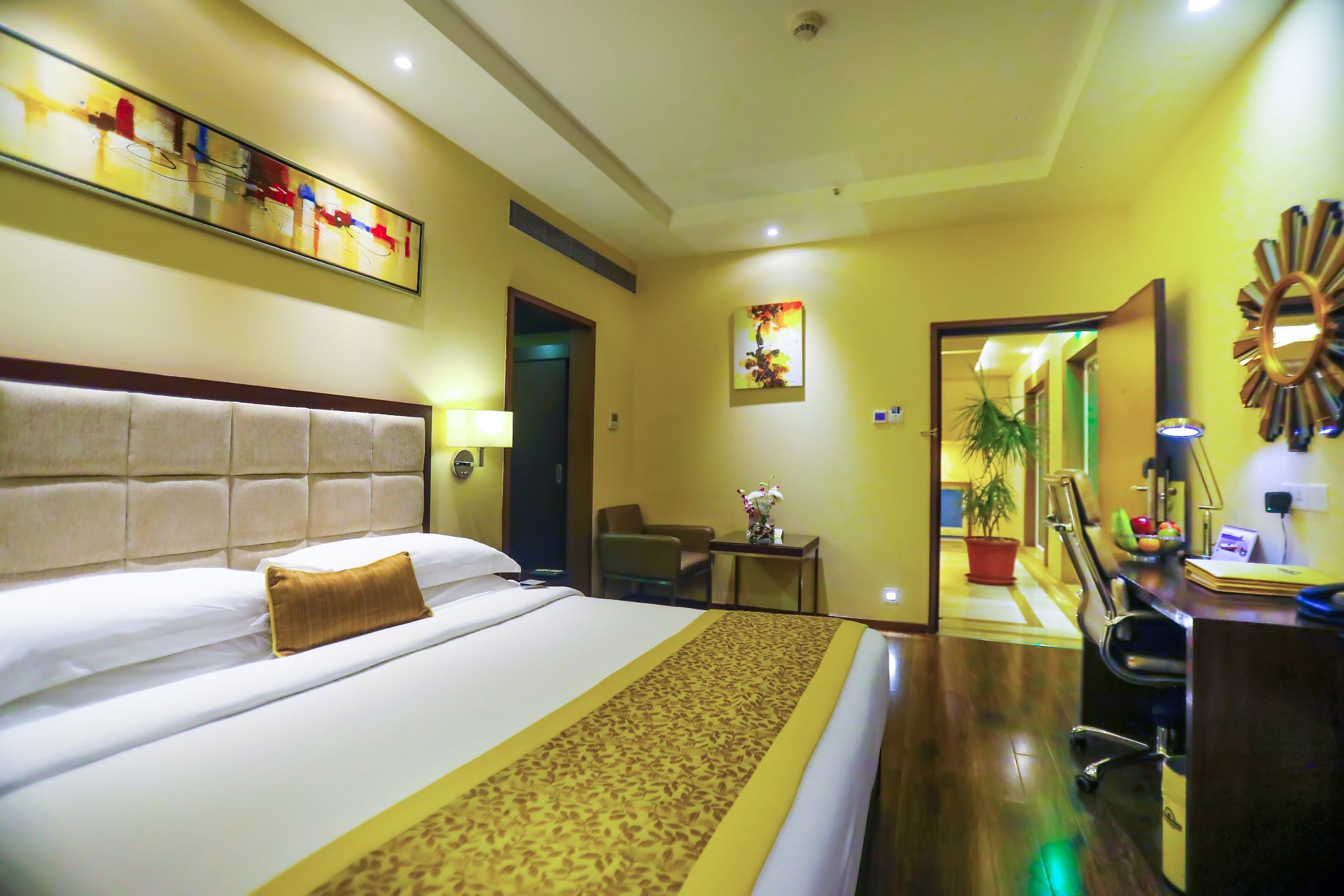 1 King Bed Deluxe, Non-Smoking