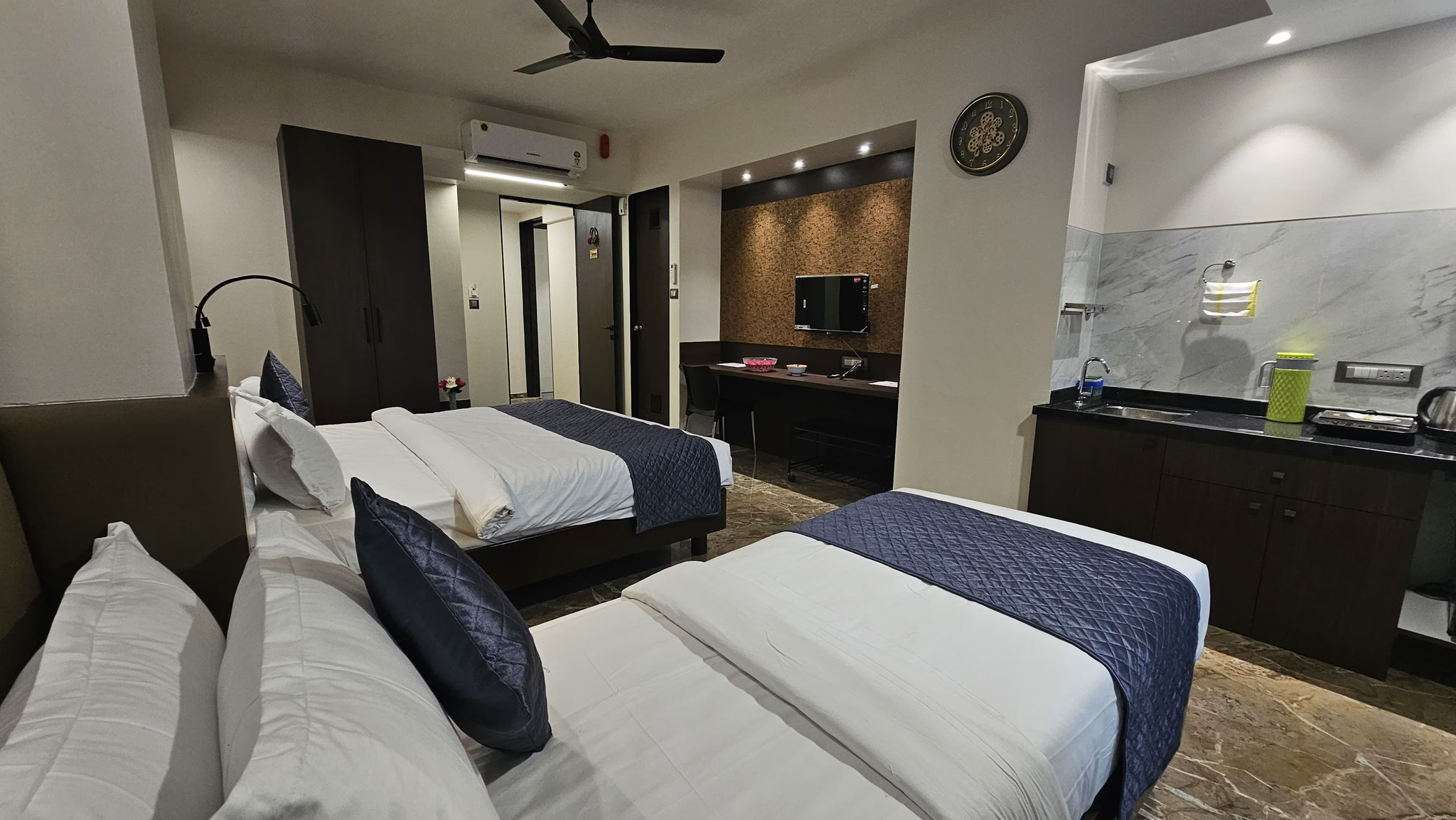 Kuber Suites Varuna Studio 9