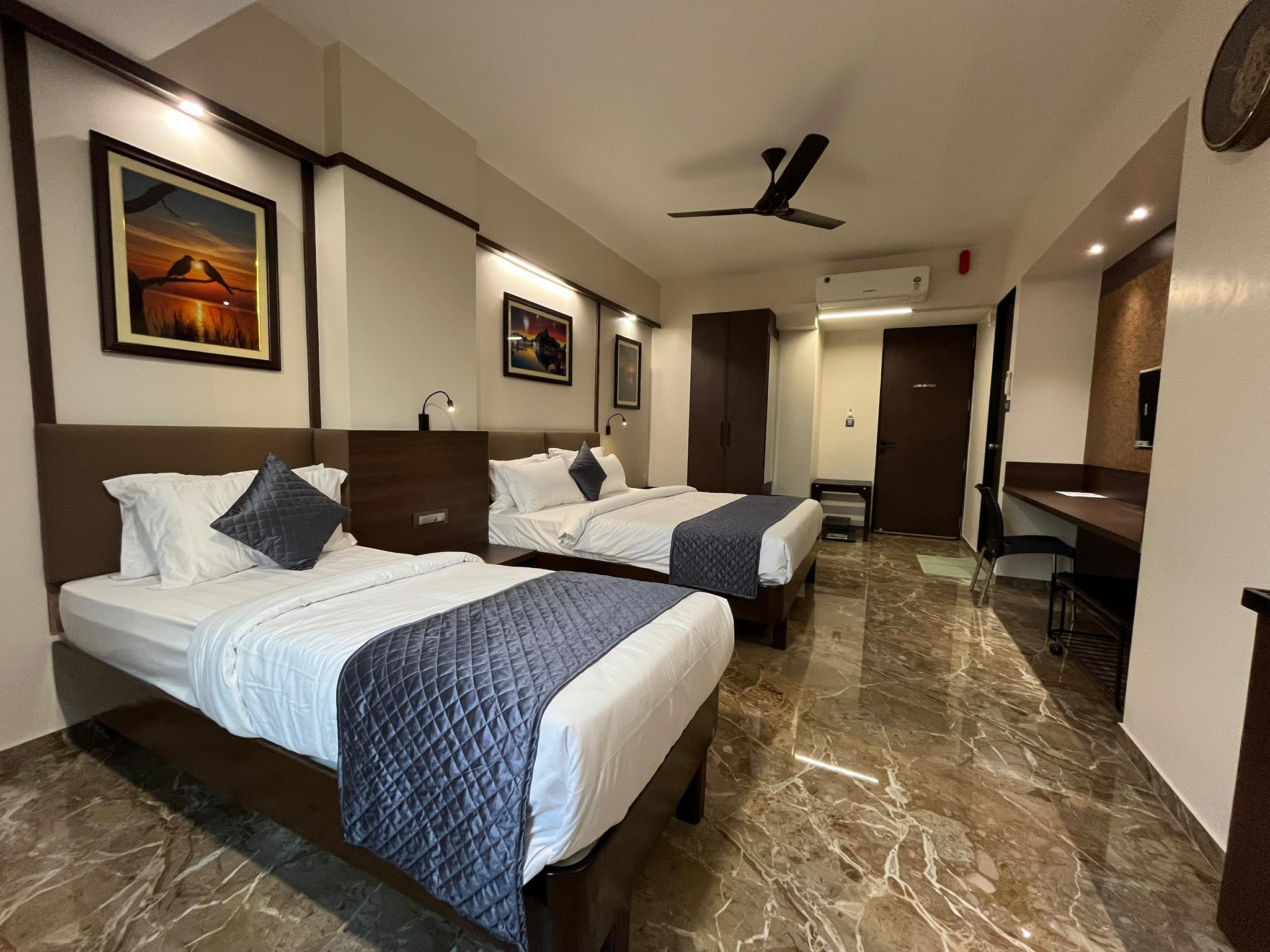 Kuber Suites Varuna Studio 3