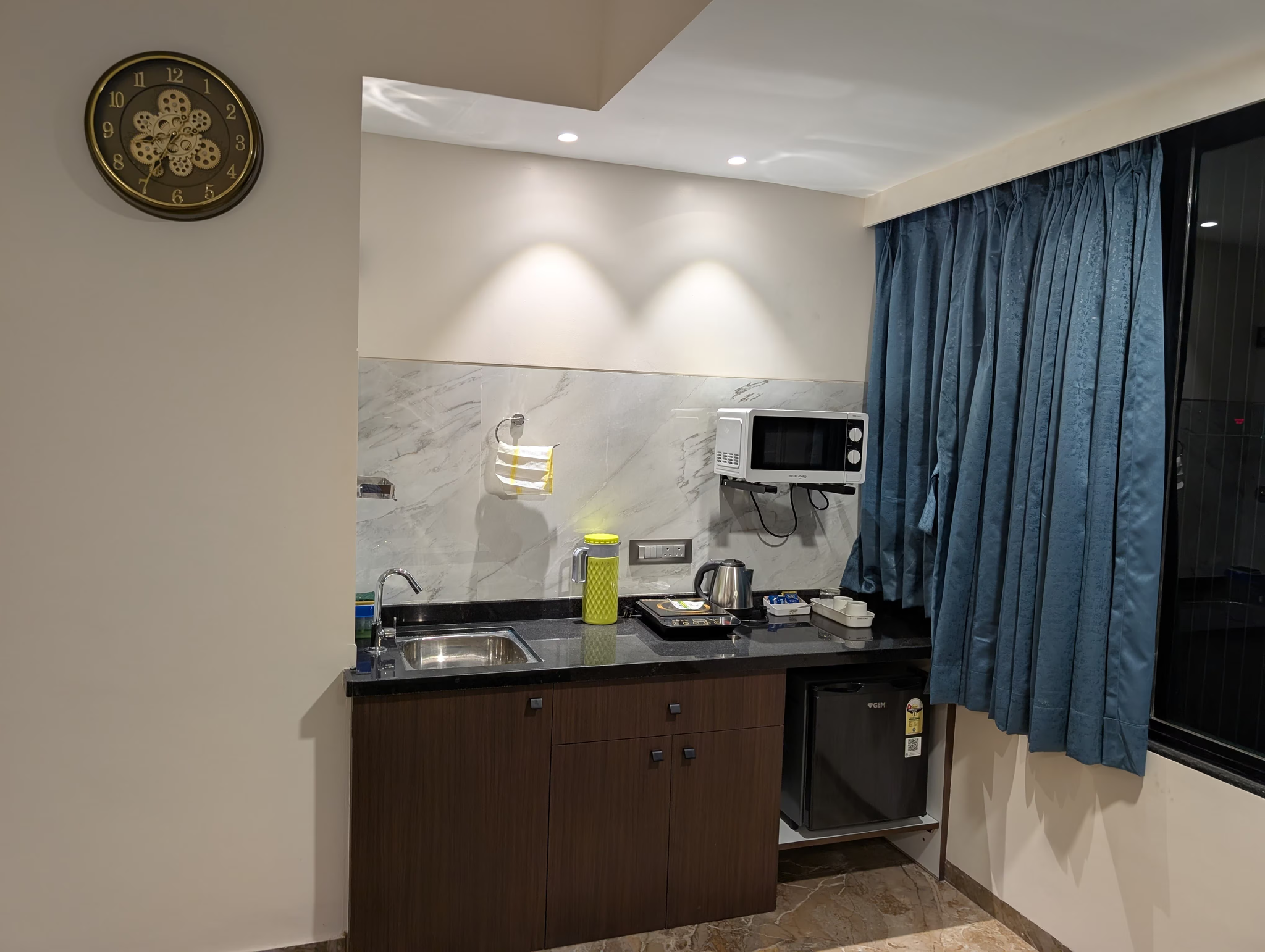 Kuber Suites Varuna Studio 12