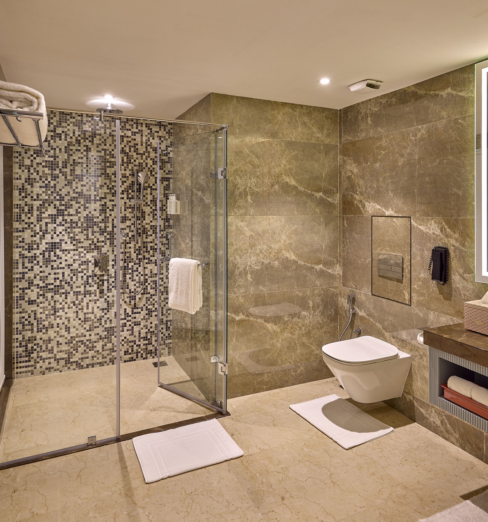 Premier King Room - Smart Laundry Closet, Espresso Coffee Machine, Non-Alcoholic Mini Bar