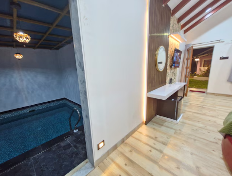Suite with Private Pool