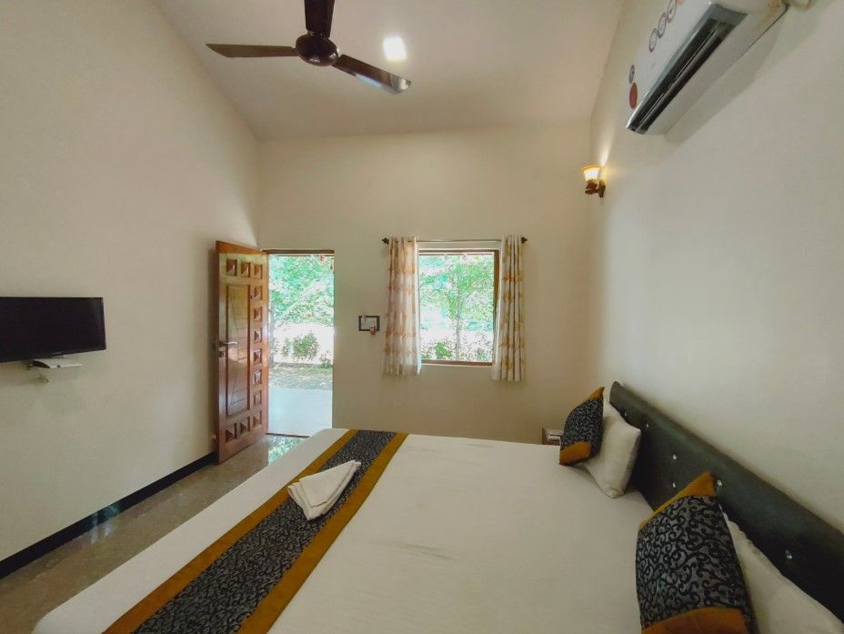 ILIF 2709 HRISHIVAN VILLAS Deluxe AC Room 3