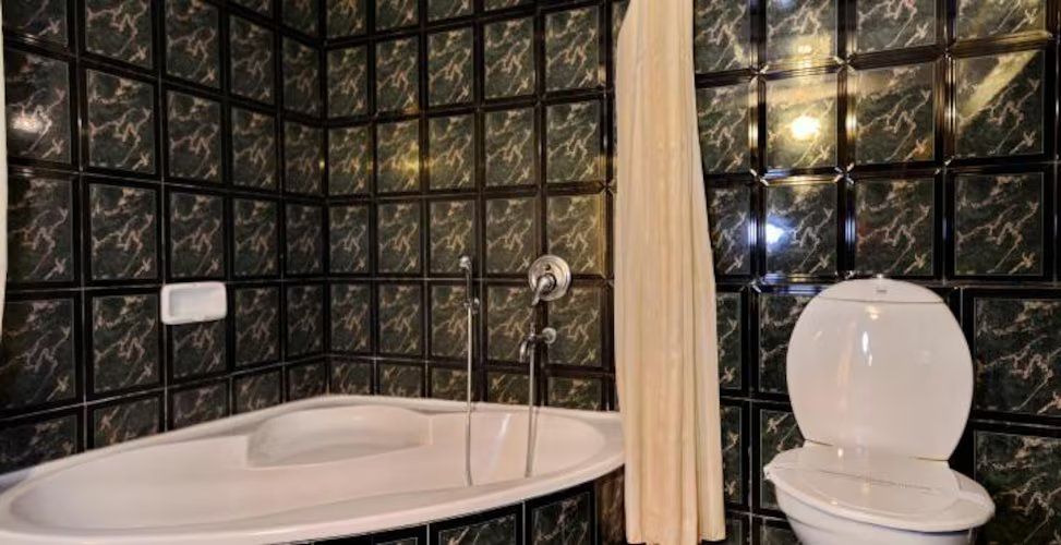 Orchard Green Suite Room 6