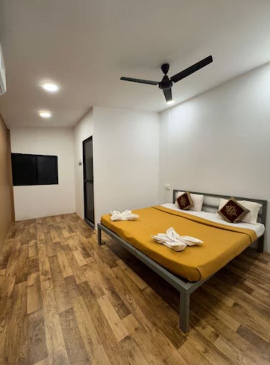 Lost Paradise : A Social Hostel Private Room With Pool View 2