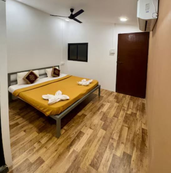 Yellow Dorm: 4 Dorm Bed