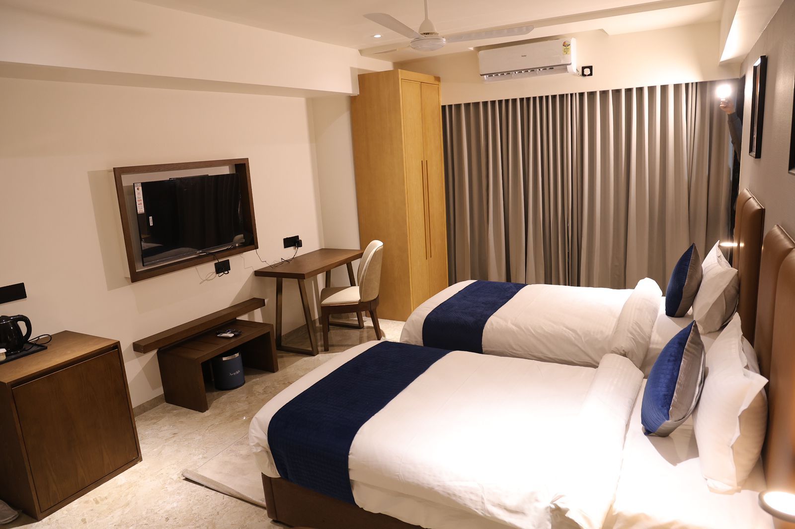 Lords Studio Inn Jamnagar DELUXE TWIN 4