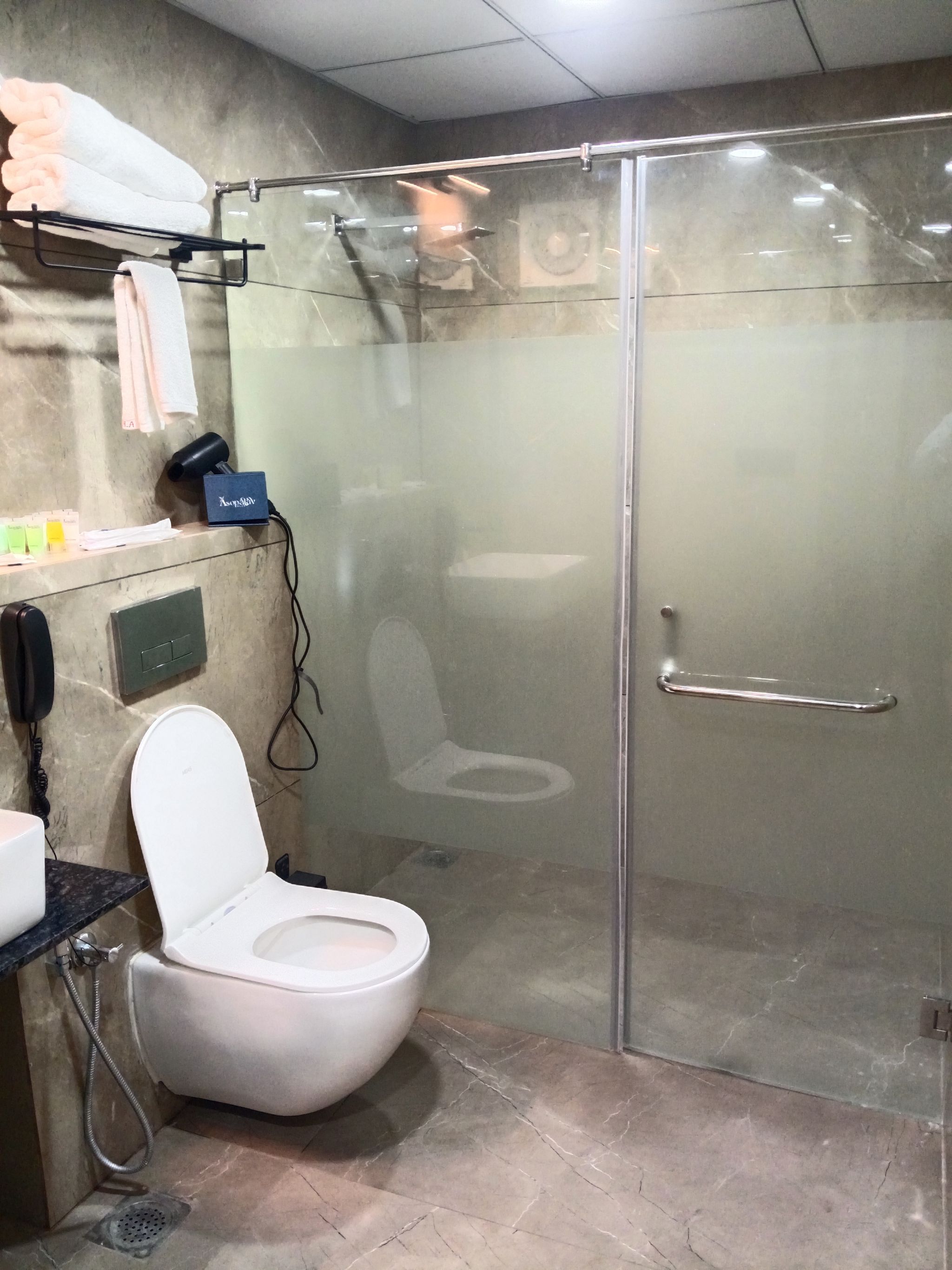 Lords Studio Inn Jamnagar DELUXE TWIN 6