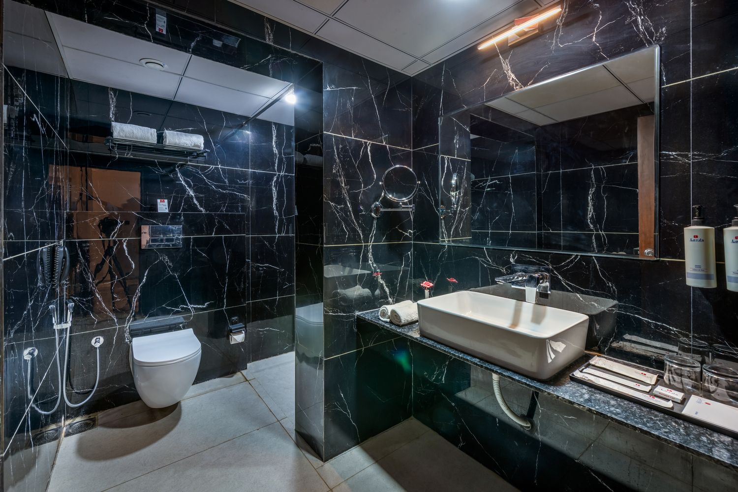 Lords Studio Inn Jamnagar STANDARD 4