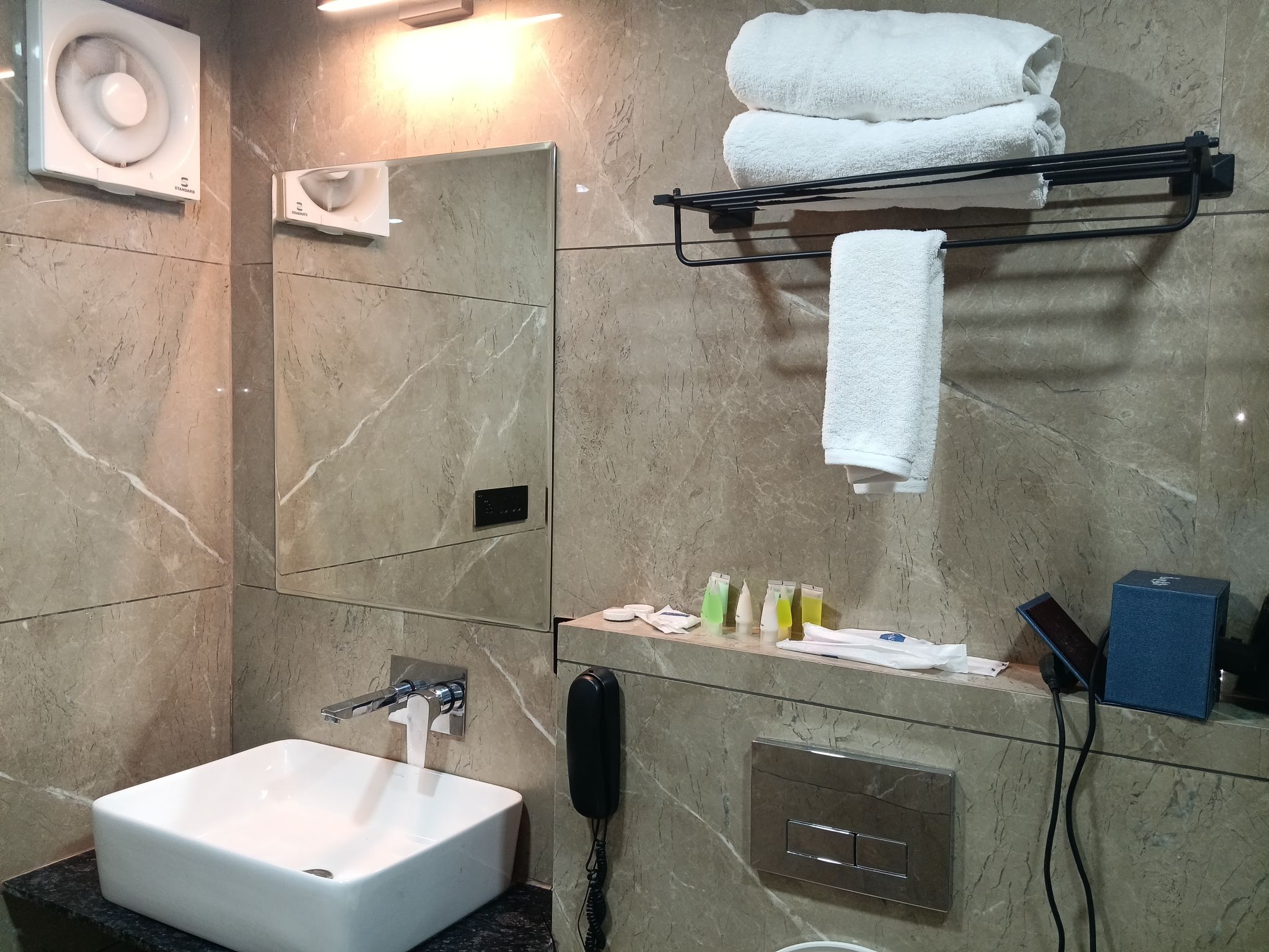 Lords Studio Inn Jamnagar DELUXE TWIN 5