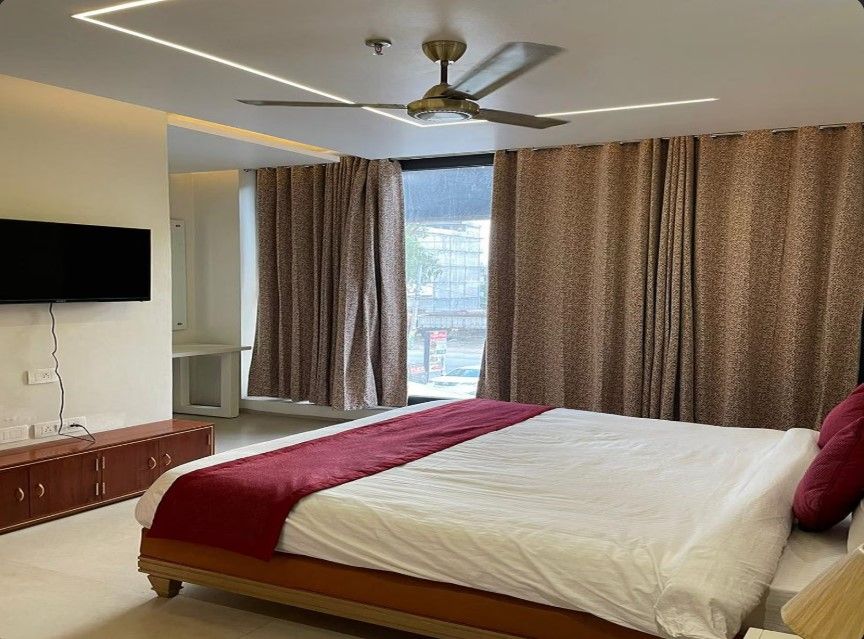 Hotel Kshitij Royal Deluxe Room 8