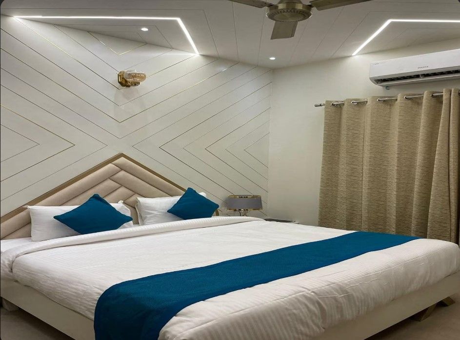 Hotel Kshitij Royal Deluxe Room 7