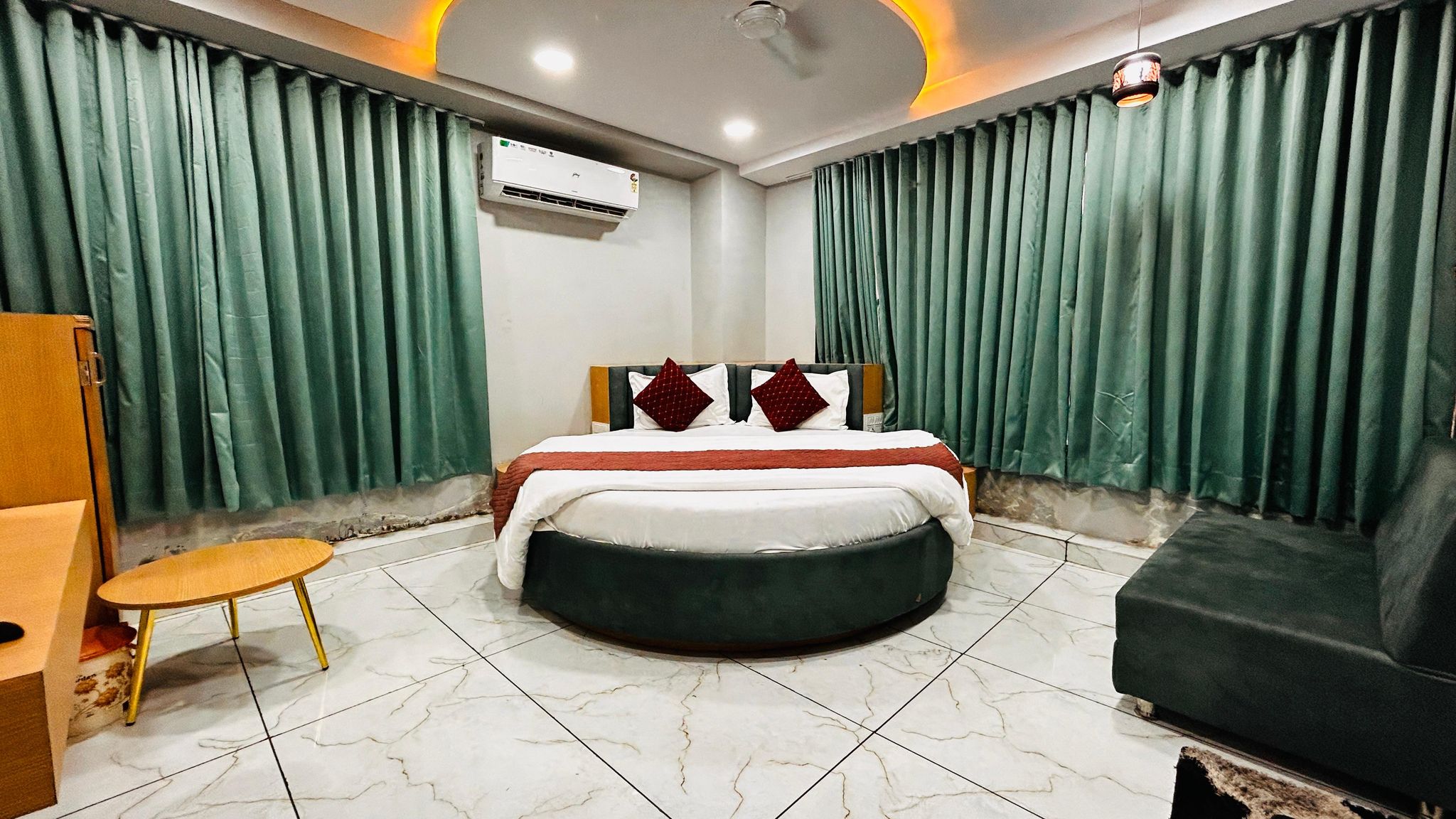 Super Deluxe AC Room