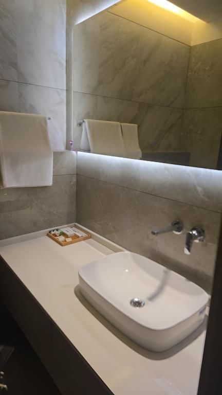 Le Parc Hotel & Banquets An Initiative by SHER-E-PUNJAB Deluxe Room 15