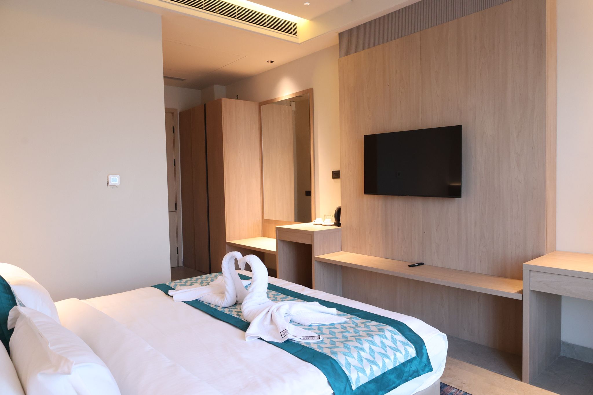 Le Parc Hotel & Banquets An Initiative by SHER-E-PUNJAB Deluxe Room 13