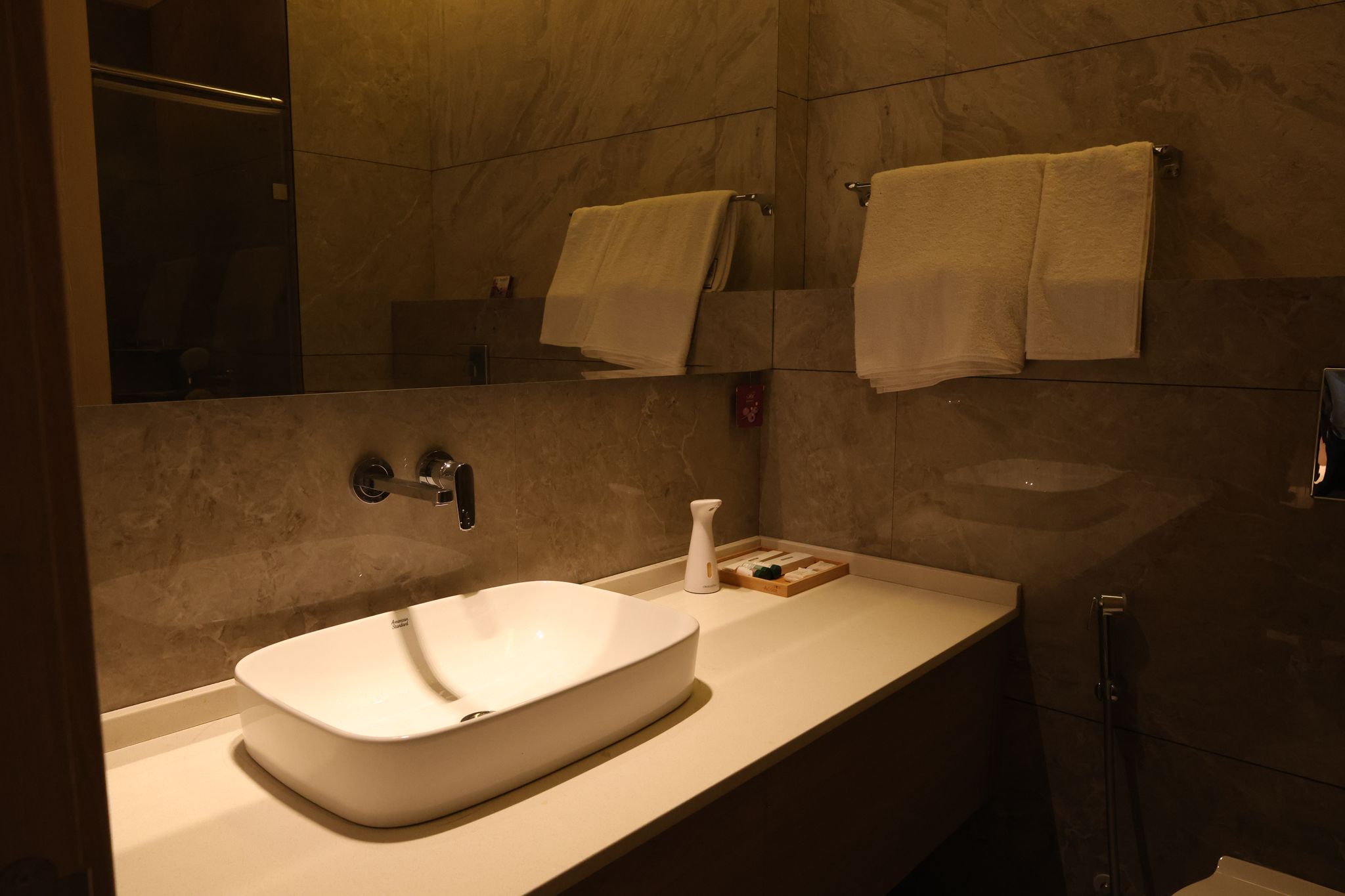 Le Parc Hotel & Banquets An Initiative by SHER-E-PUNJAB Deluxe Room 21