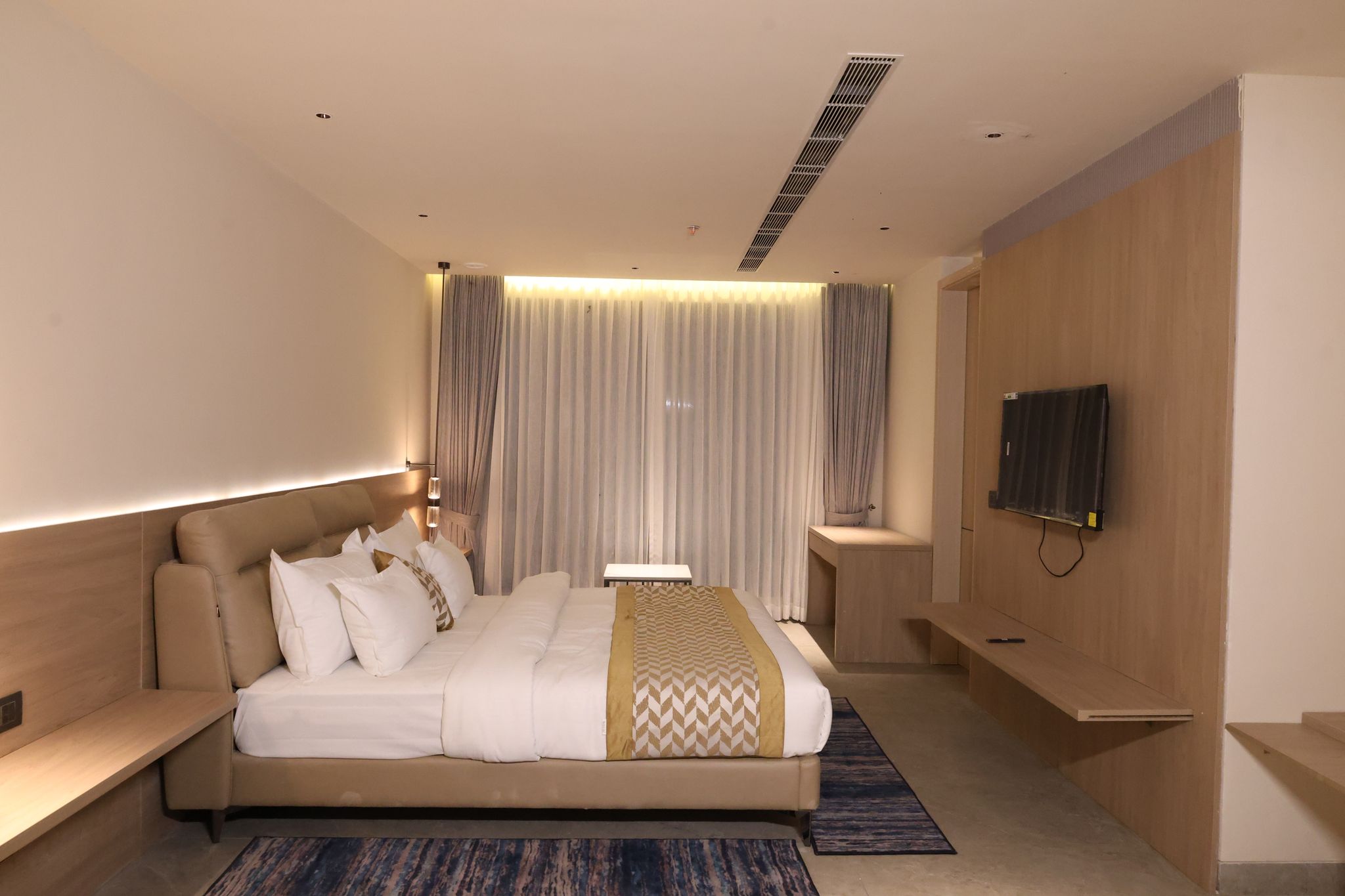 Le Parc Hotel & Banquets An Initiative by SHER-E-PUNJAB Deluxe Room 8