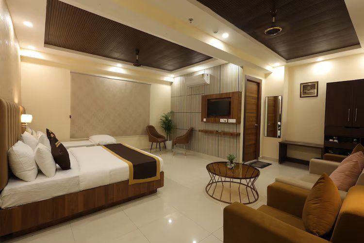 Family Suite Room , 24 Hrs CheckIn and Checkout , 20 Percent discount on Food Bill