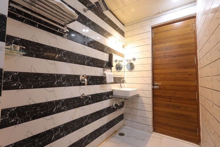 Executive Room , 24 Hrs Checkin and Checkout , 20 Percent discount on Food Bill