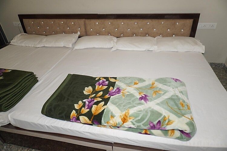 MOHANI PALACE Family room 4