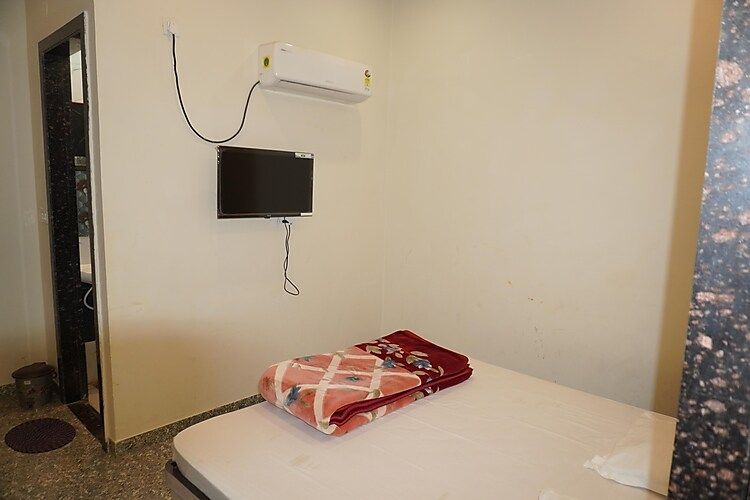 MOHANI PALACE Family room 11