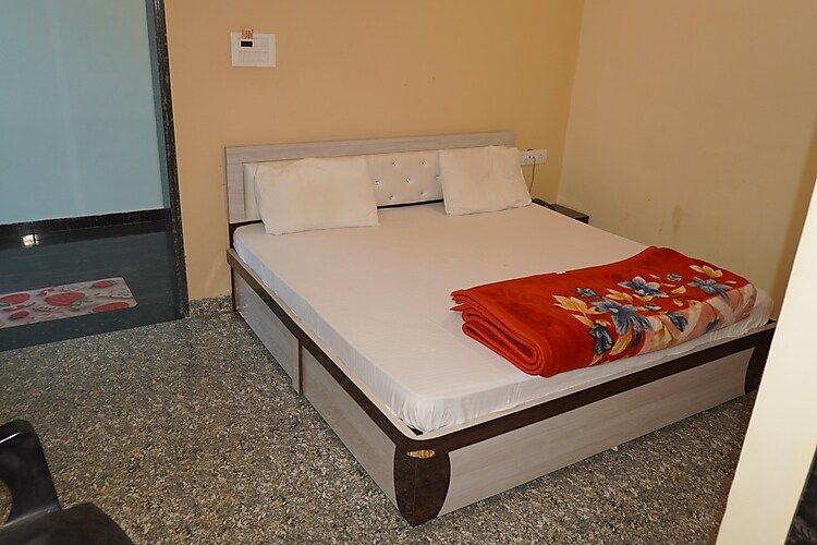 MOHANI PALACE AC Deluxe Room