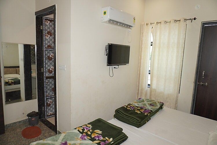 MOHANI PALACE Family room 13