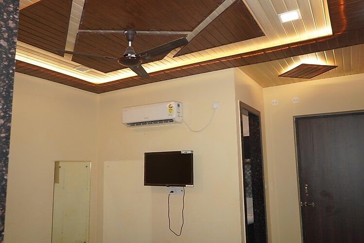 MOHANI PALACE Family room 10