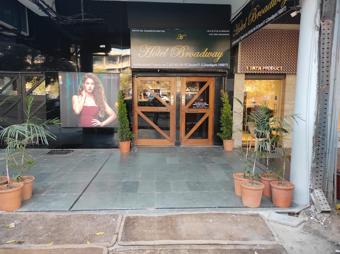 Hotel Broadway, Chandigarh