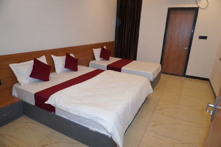 Deluxe Triple Room 1 Double Bed + 1 Single Bed