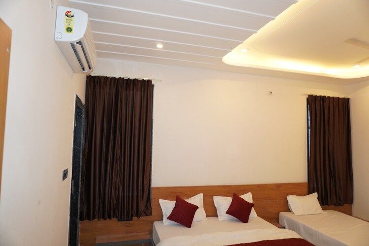 Deluxe Triple Room 1 Double Bed + 1 Single Bed