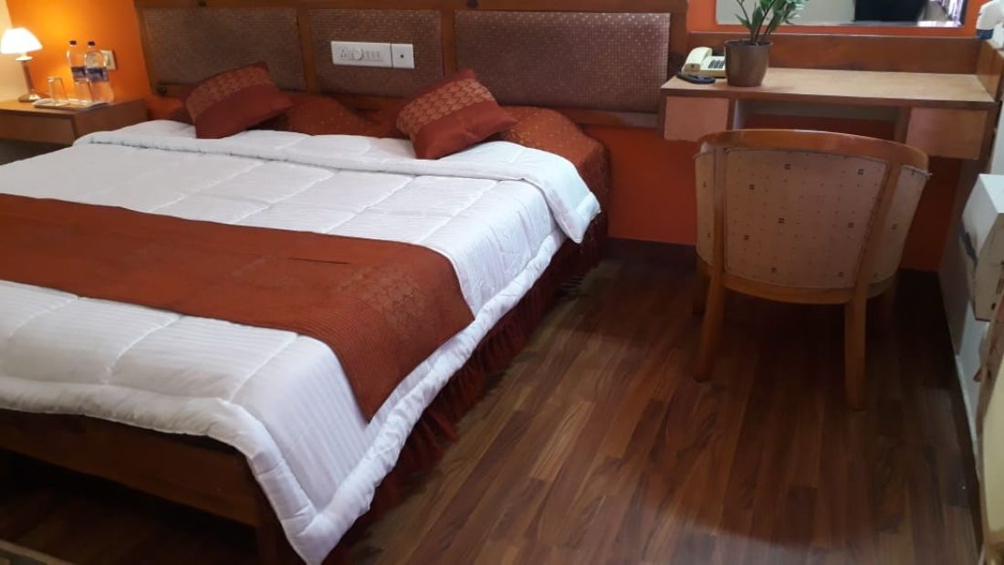 Swapanlok Farms And Resorts Super Deluxe Room 4